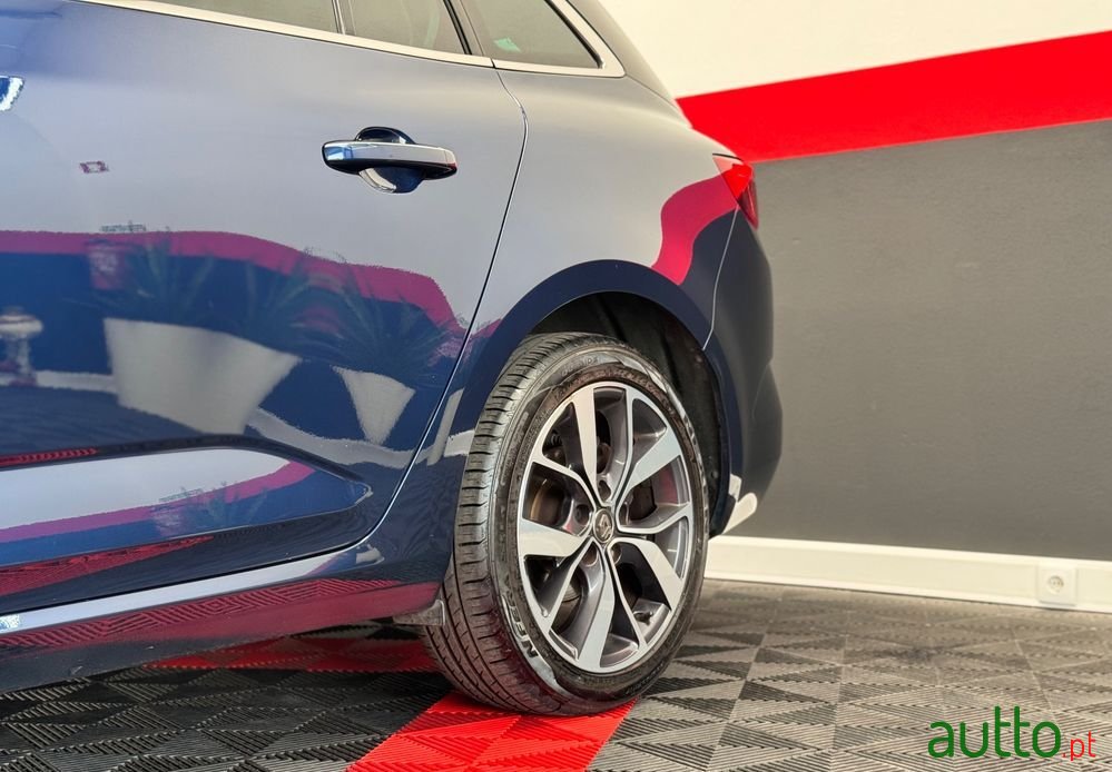 2016' Renault Mégane Sport Tourer photo #5