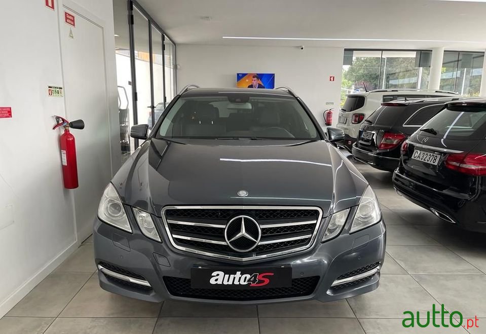 2012' Mercedes-Benz E-220 photo #5