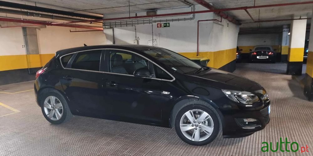 2015' Opel Astra photo #2