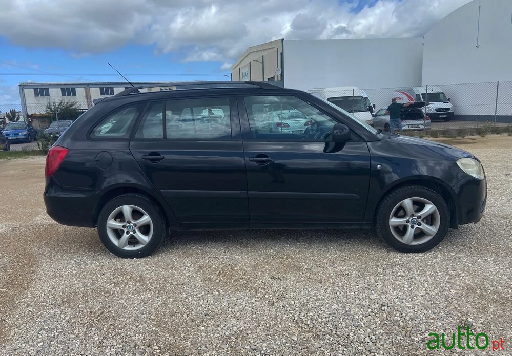 2008' Skoda Fabia Break photo #4