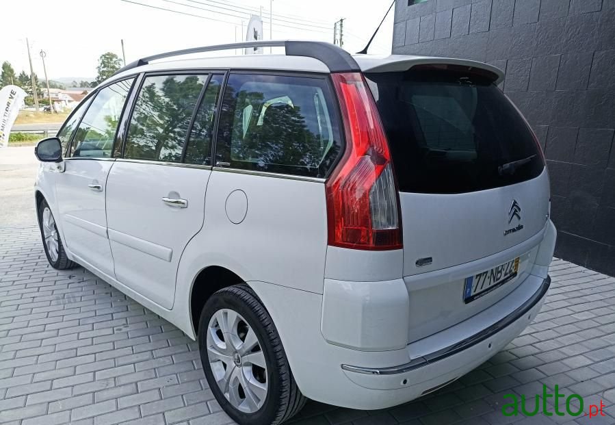 2012' Citroen C4 Picasso photo #2