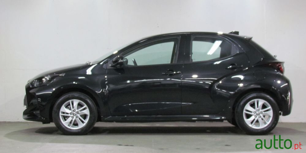 2022' Toyota Yaris photo #3