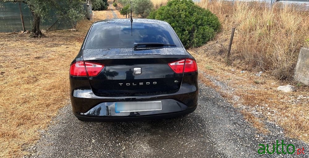 2012' SEAT Toledo photo #4