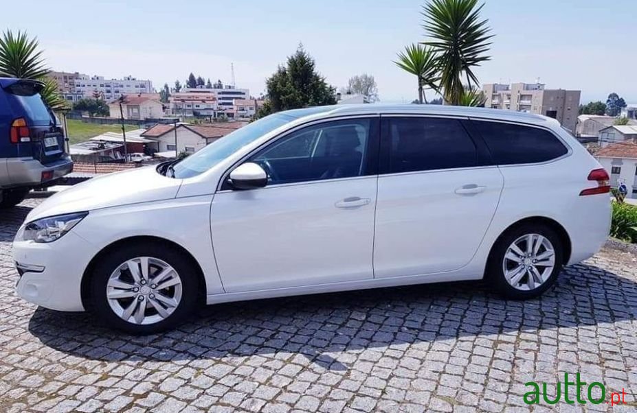 2015' Peugeot 308 Sw photo #2