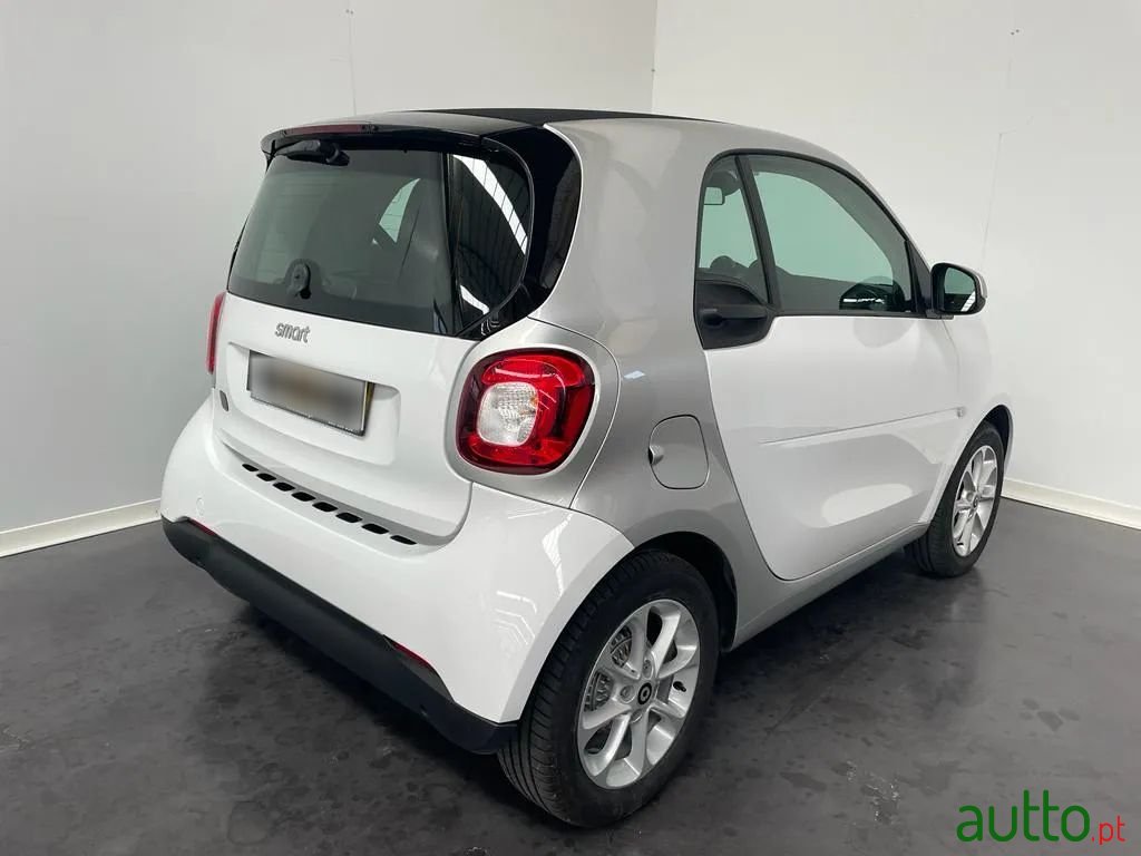 2018' Smart Fortwo photo #2