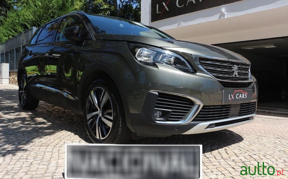 2019' Peugeot 5008 1.5 Bluehdi Allure photo #1