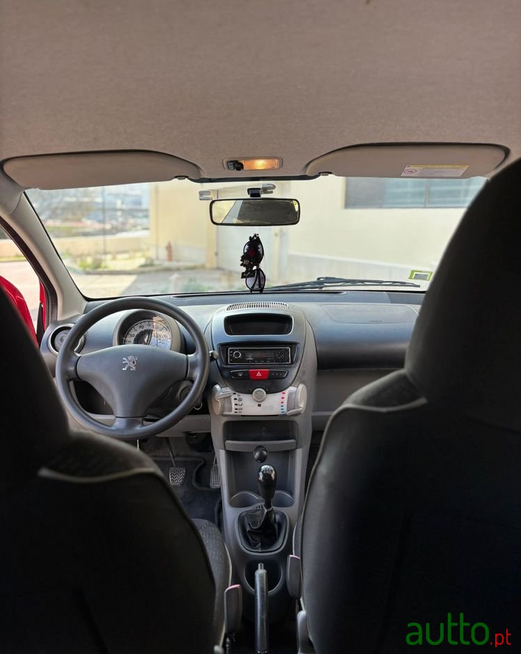 2009' Peugeot 107 1.0 Trendy photo #3