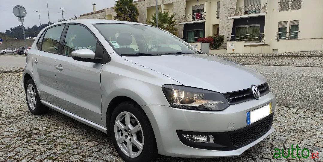 2010' Volkswagen Polo photo #1