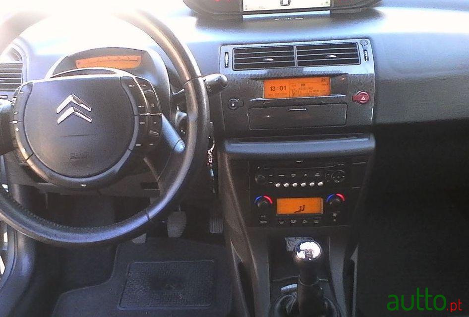 2008' Citroen C4 photo #2