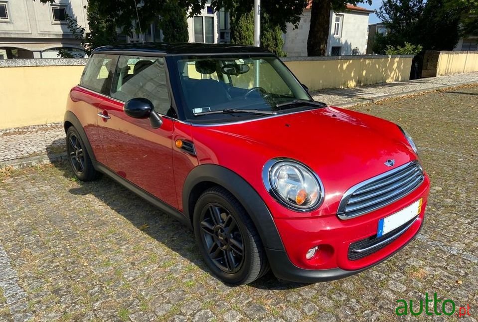 2011' MINI Cooper photo #2