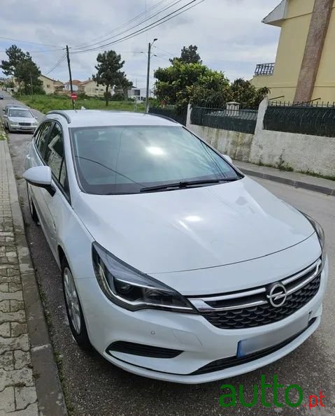 2018' Opel Astra Sports Tourer photo #2