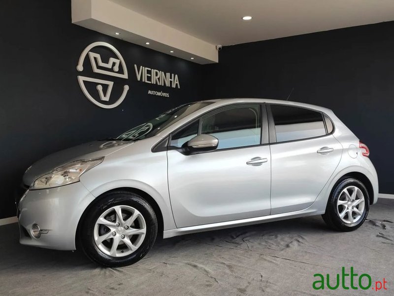 2014' Peugeot 208 1.4 Hdi Active photo #4