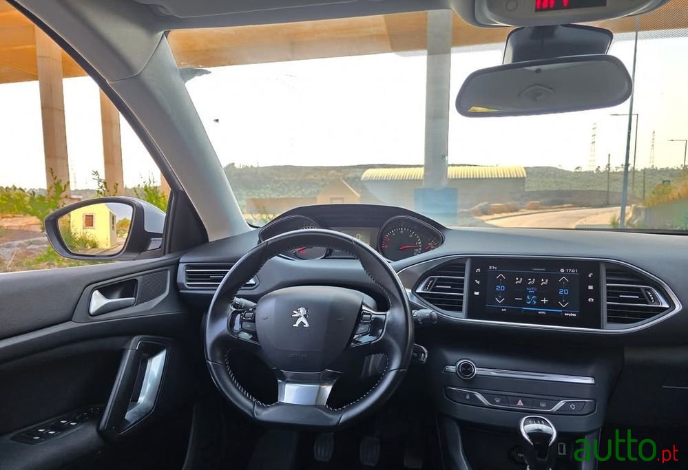 2019' Peugeot 308 photo #5