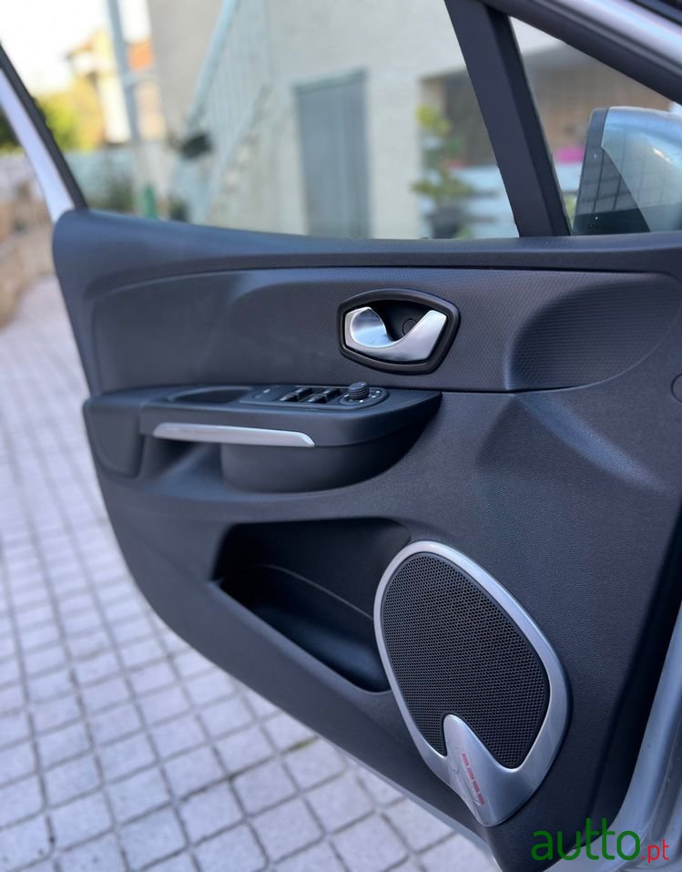 2016' Renault Clio Gt Line photo #6