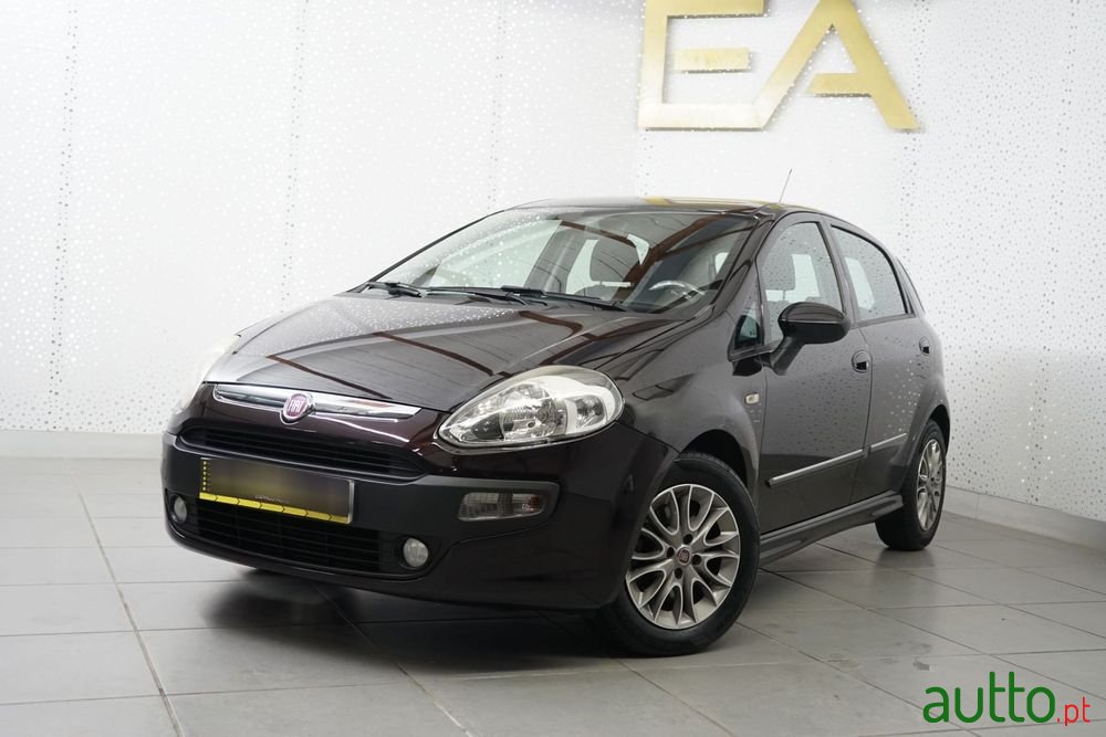 2011' Fiat Punto Evo photo #3