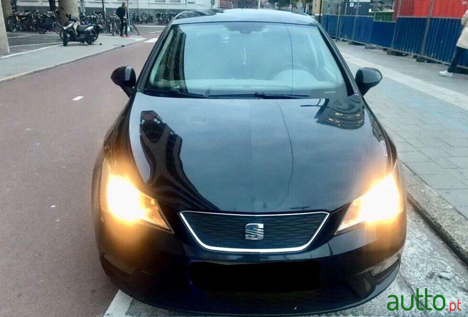 2012' SEAT Ibiza photo #2