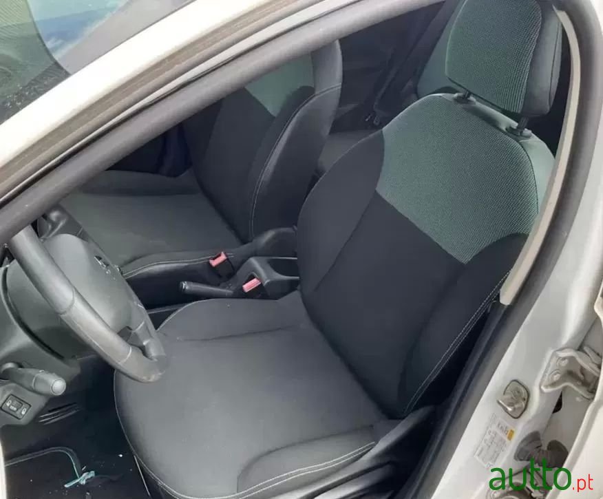 2016' Citroen C3 1.0 Vti Attraction photo #4