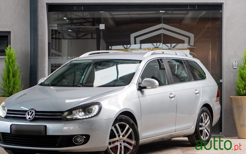 2013' Volkswagen Golf Variant photo #1