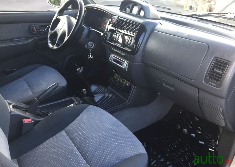 2001' Mitsubishi photo #4
