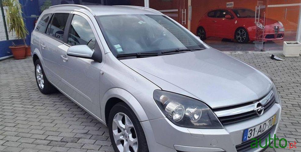 2005' Opel Astra photo #1