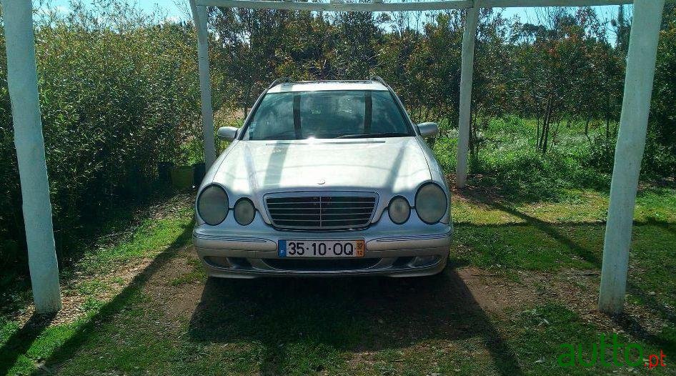 1999' Mercedes-Benz E-270 Avantgarde photo #2
