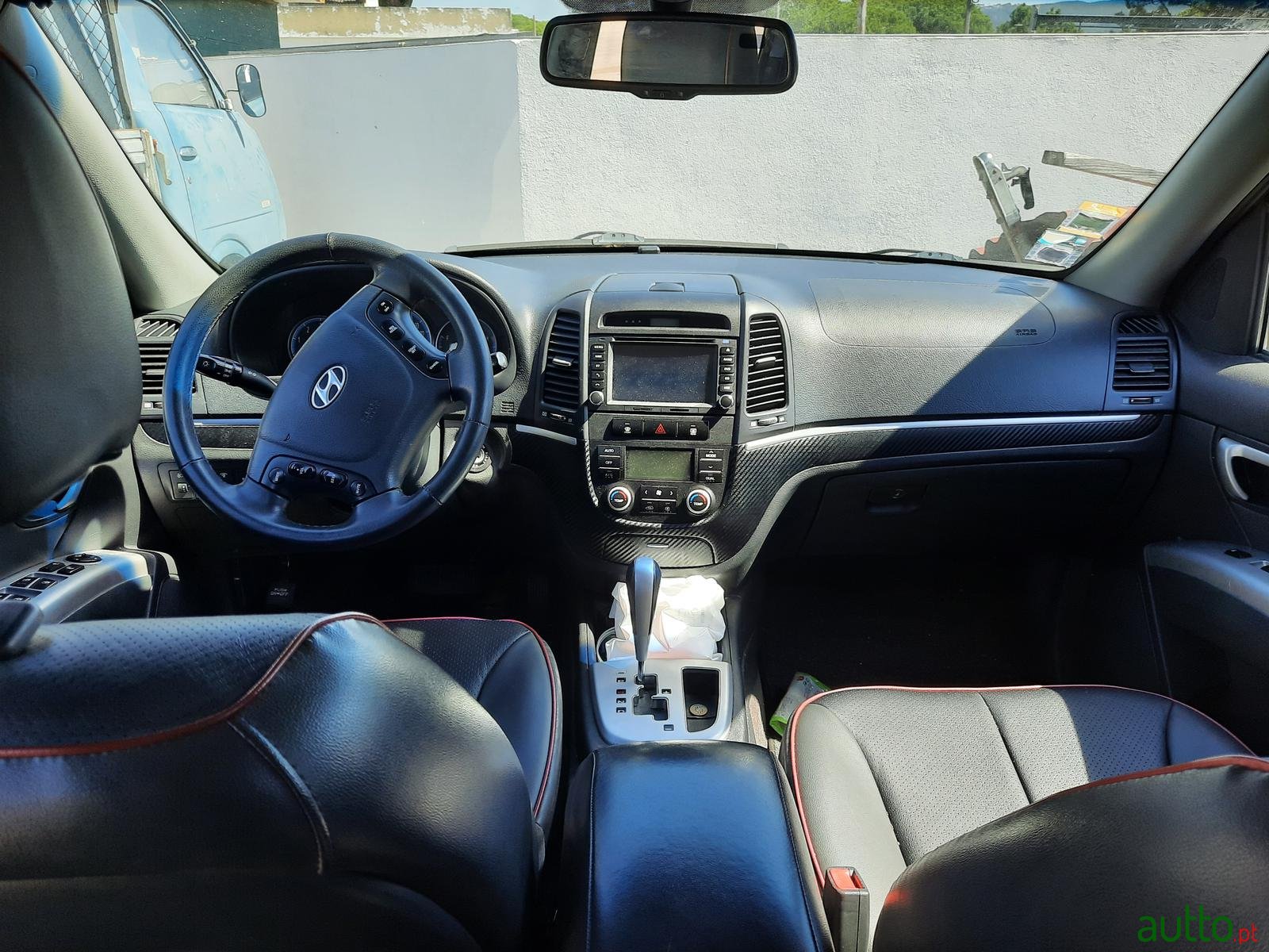 2009' Hyundai Santa Fe photo #5