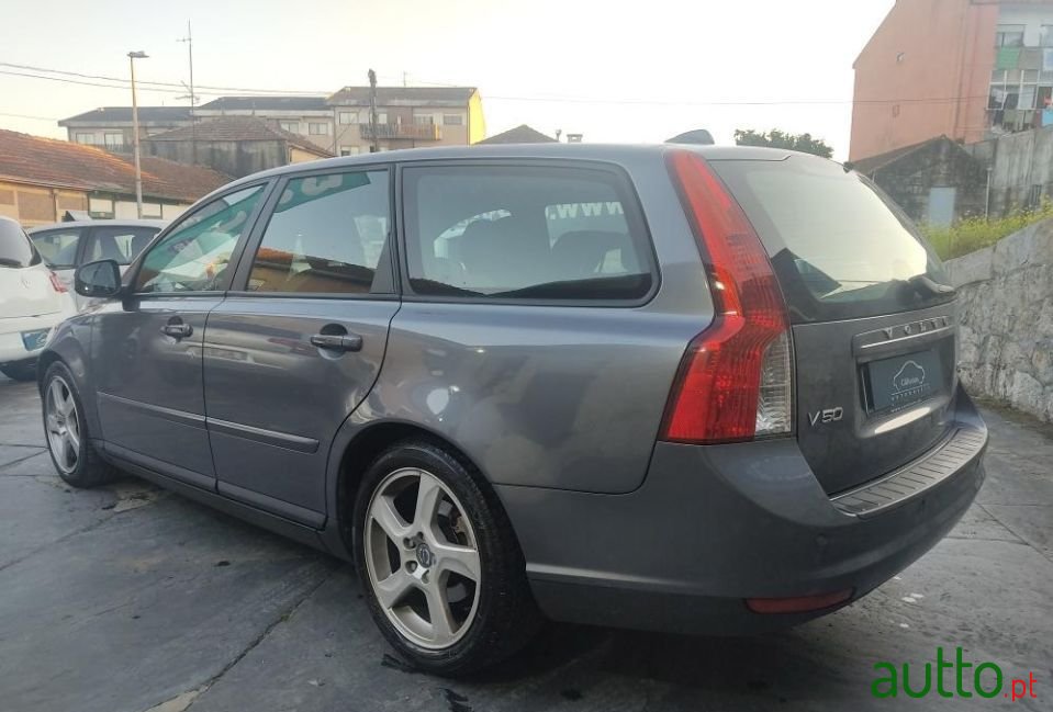 2011' Volvo V50 photo #4