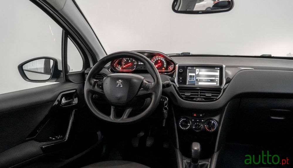 2014' Peugeot 208 1.2 Puretech photo #6