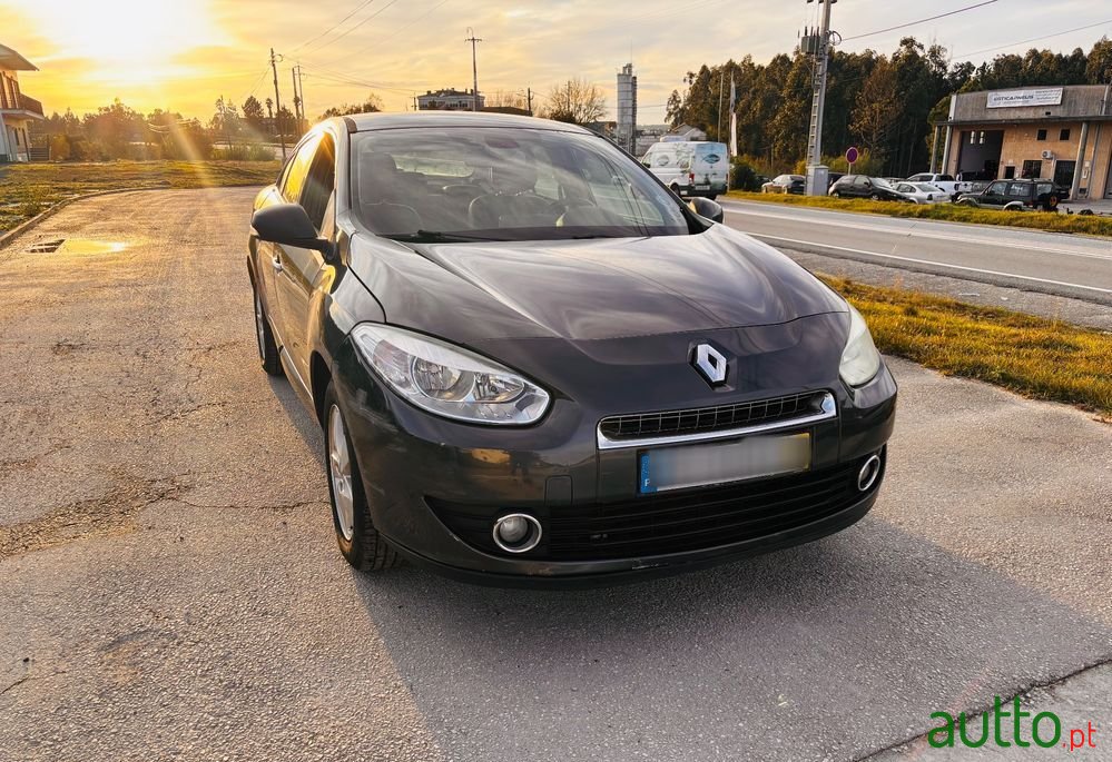 2010' Renault Fluence photo #1