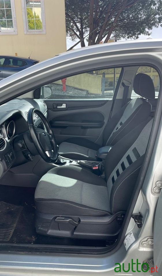 2010' Ford Focus photo #5