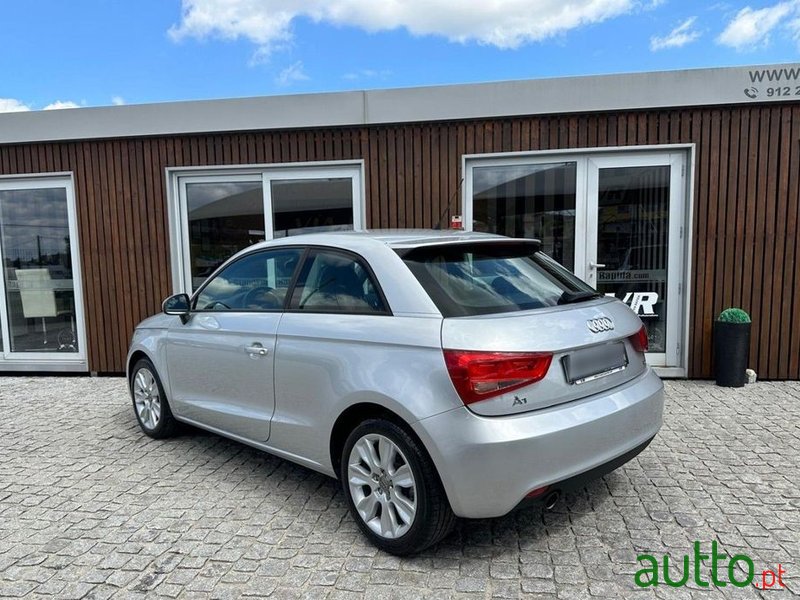 2011' Audi A1 1.6 Tdi Advance photo #4