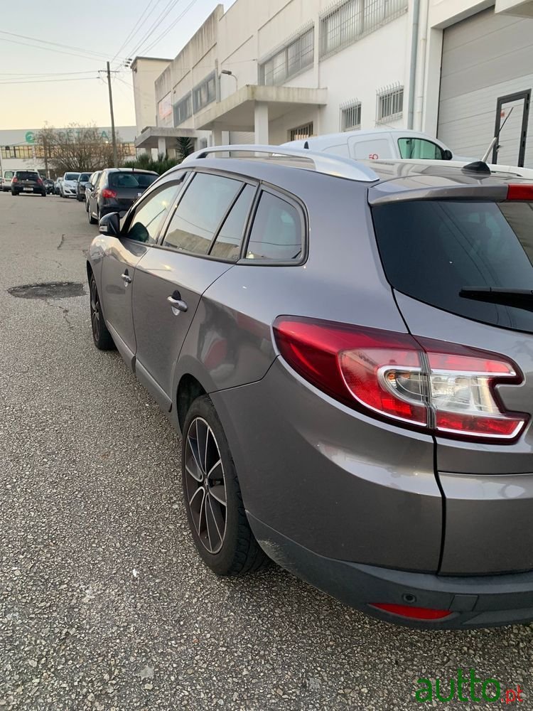 2013' Renault Megane Sport Tourer photo #3