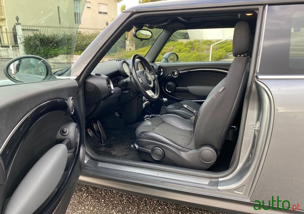 2010' MINI Cooper S photo #5