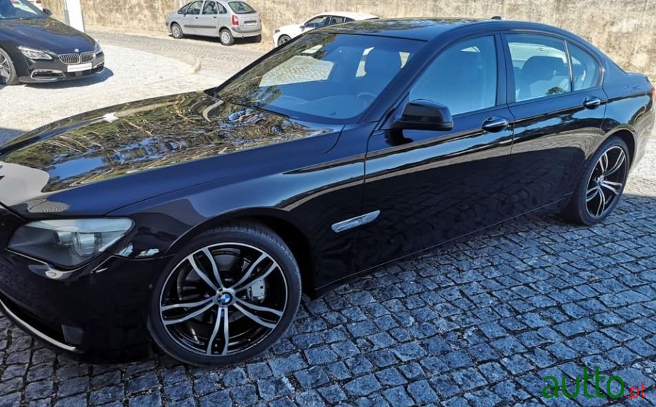 2012' BMW 740 photo #3