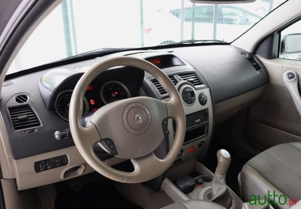 2004' Renault Megane photo #4