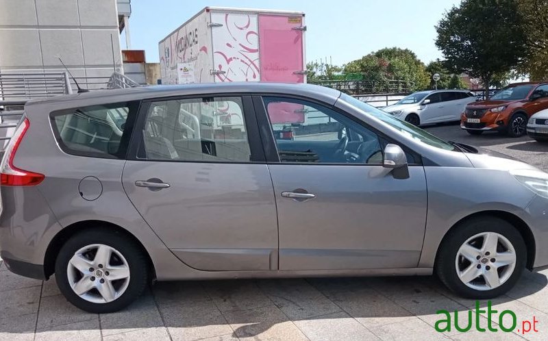 2014' Renault Grand Scenic Energy photo #4