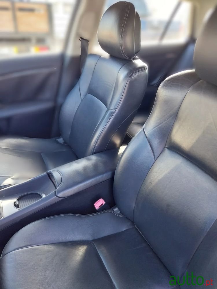 2010' Toyota Avensis Sw photo #4