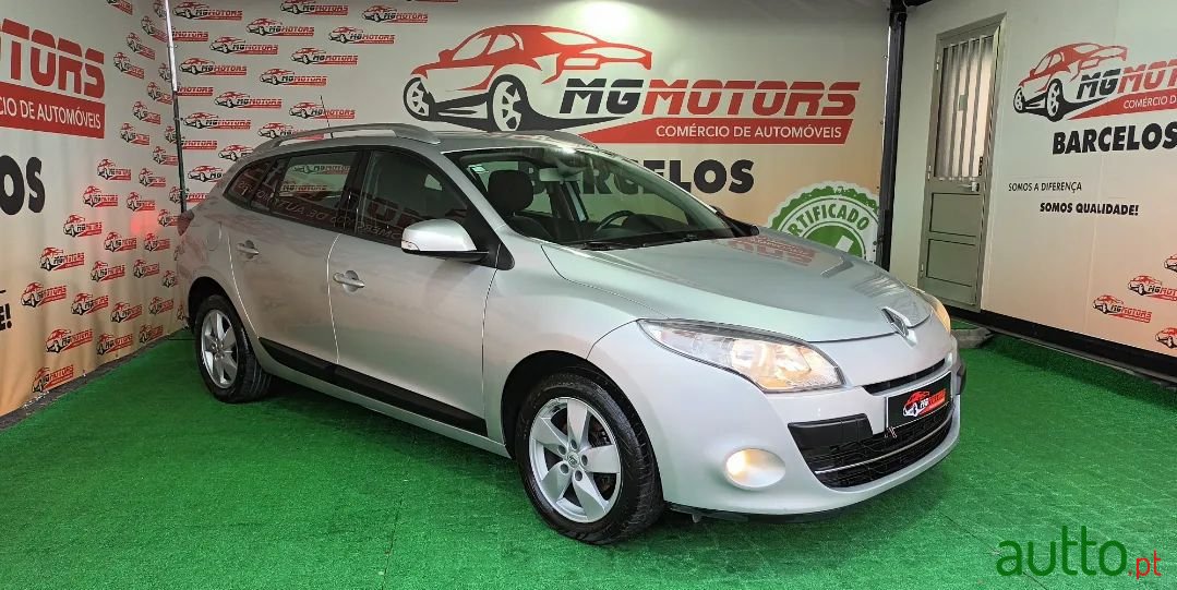 2011' Renault Megane Sport Tourer photo #1