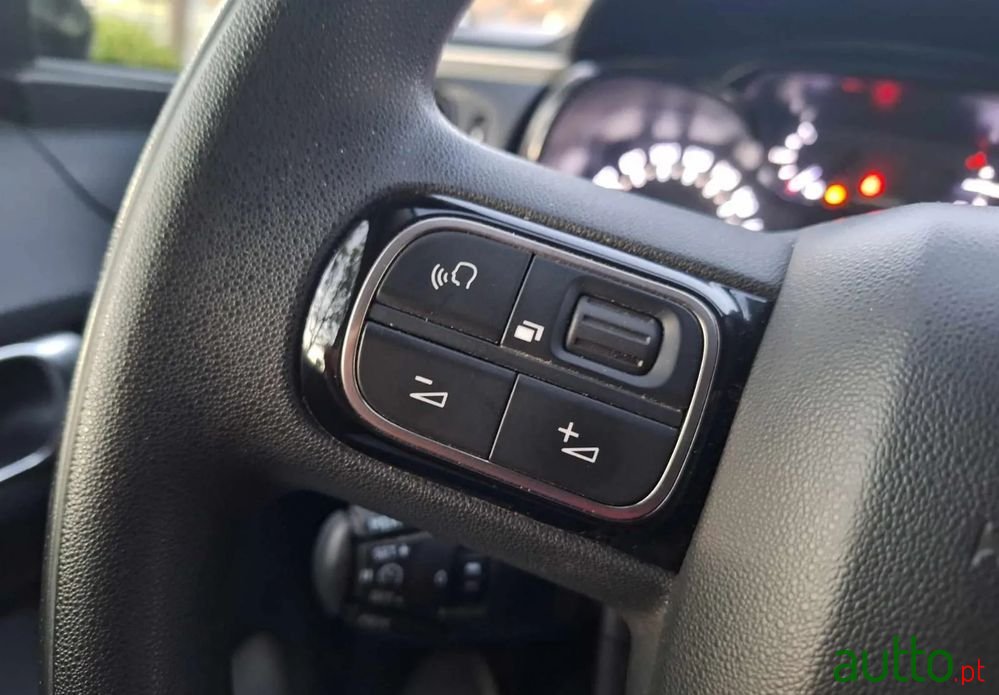 2018' Citroen C3 1.2 Puretech Feel photo #5