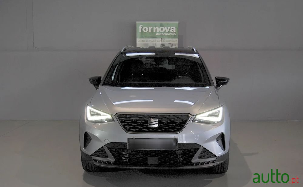 2024' SEAT Arona 1.0 Tsi Fr photo #2