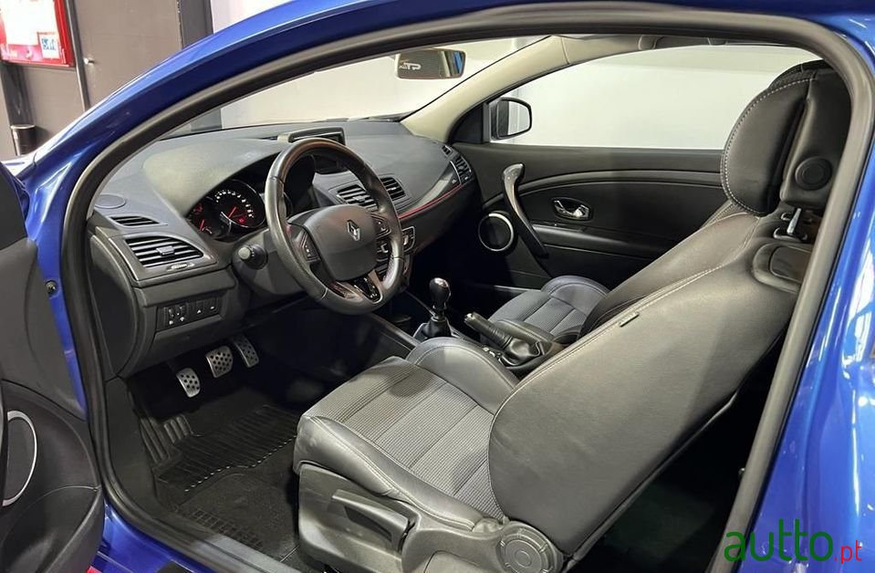 2012' Renault Megane Coupe photo #4