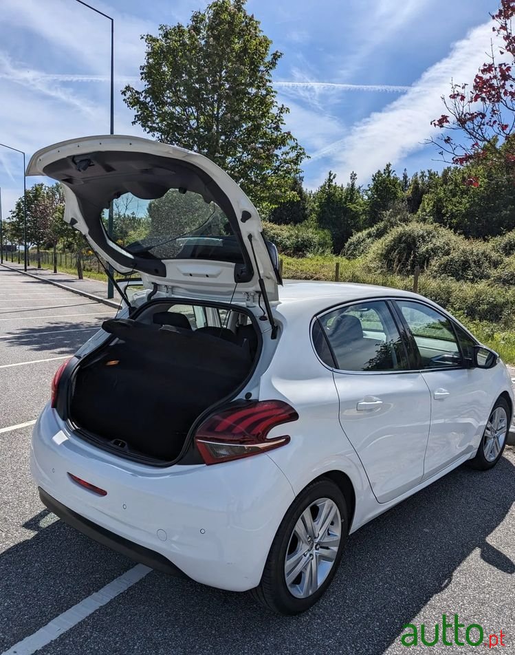 2016' Peugeot 208 photo #2