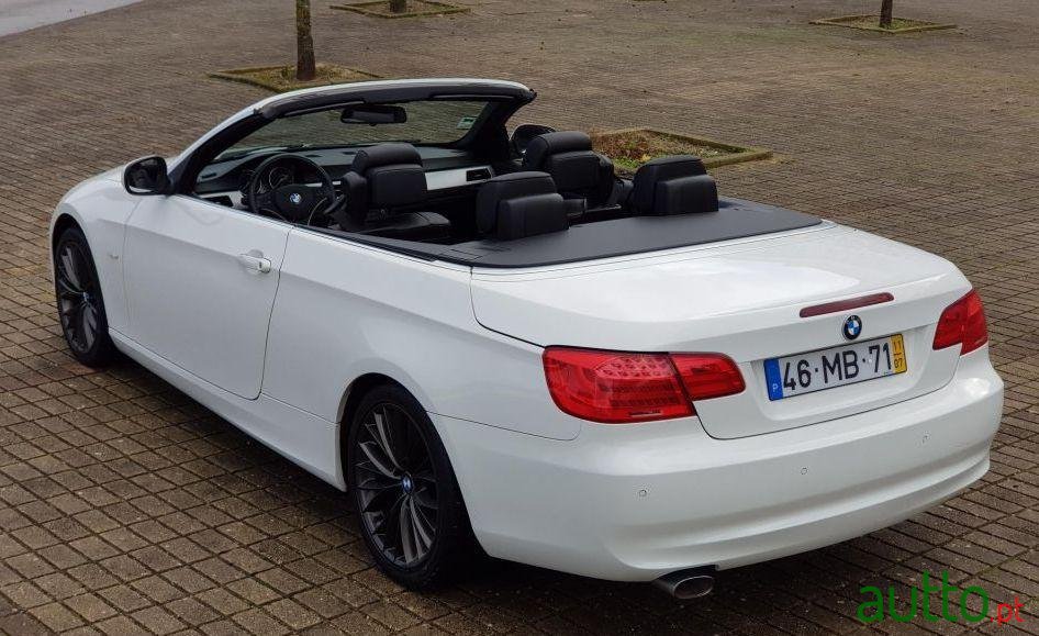 2011' BMW 320 Cabrio Lci Sport photo #2