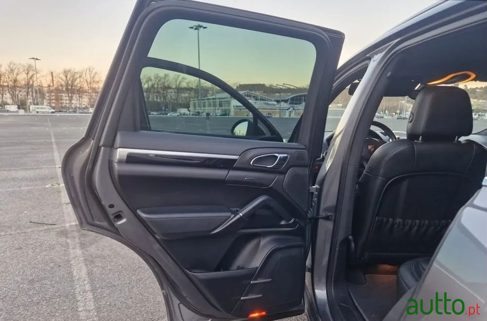 2011' Porsche Cayenne Ii photo #6