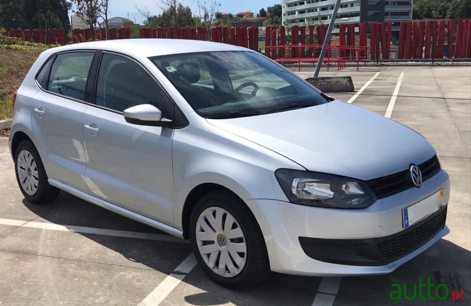 2010' Volkswagen Polo photo #1