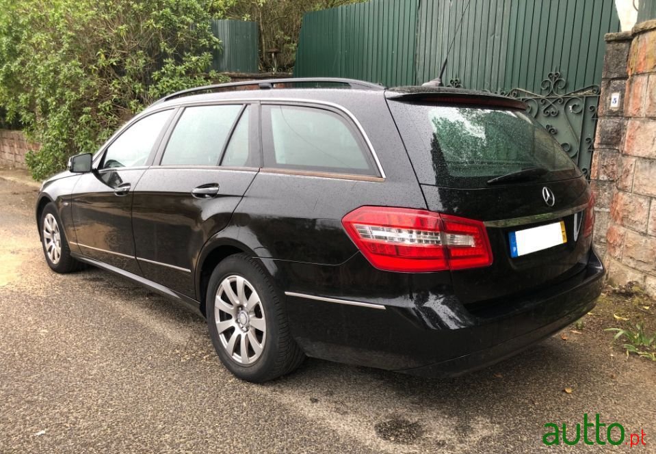 2011' Mercedes-Benz E-220 photo #3