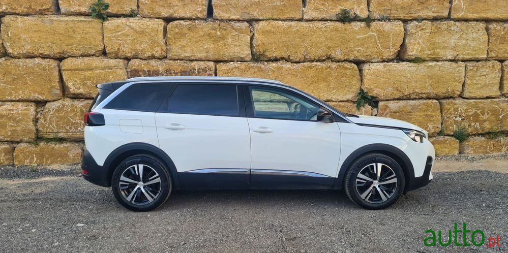 2020' Peugeot 5008 photo #4