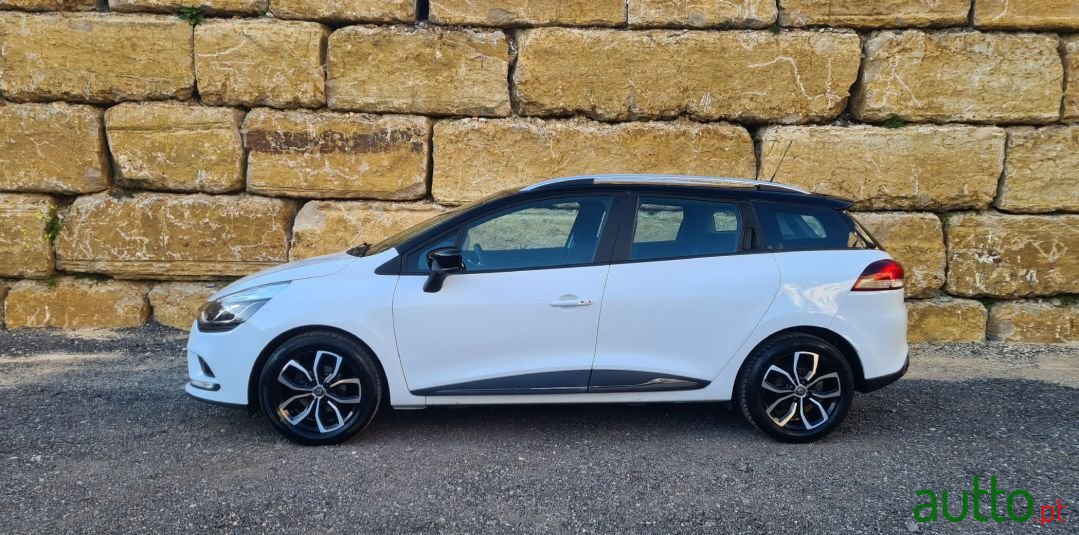 2017' Renault Clio Sport Tourer photo #3