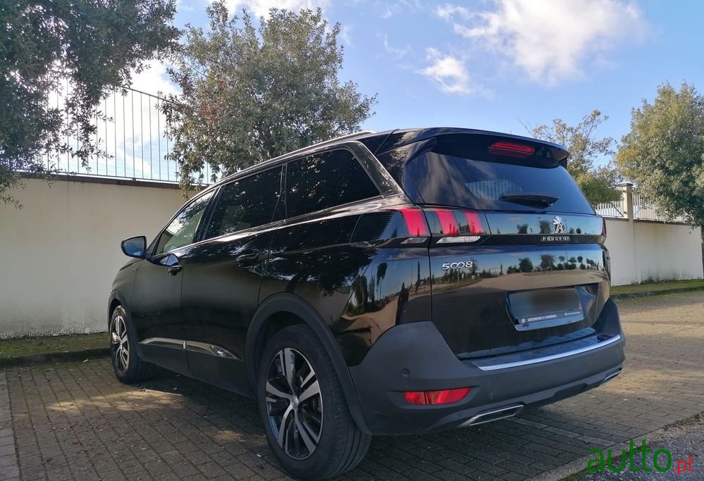 2019' Peugeot 5008 photo #2