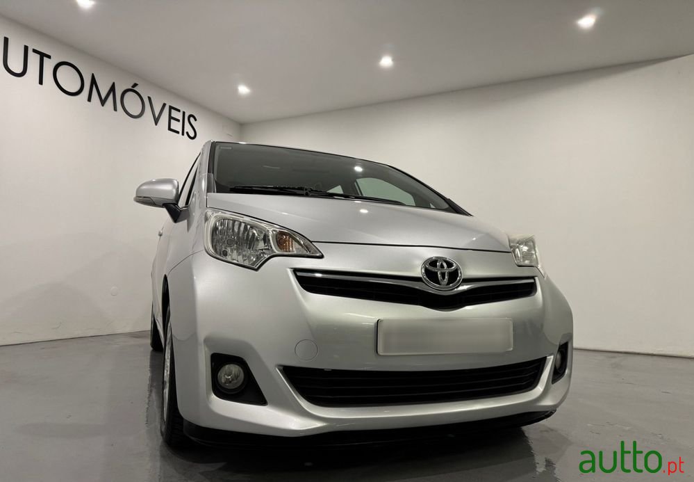 2011' Toyota Verso-S photo #2